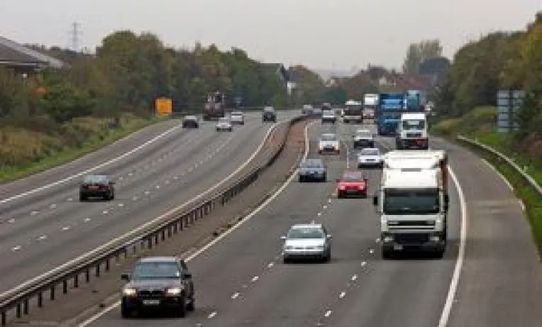 Accident rutier cu 14 romani morti: Un tir a zdrobit un microbuz pe o autostrada din Ungaria 