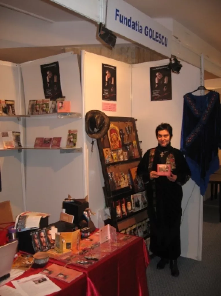 Actrita MANUELA GOLESCU lanseaza noul CD, in premiera la Salonul International de Carte, Muzica si Presa 2013 
