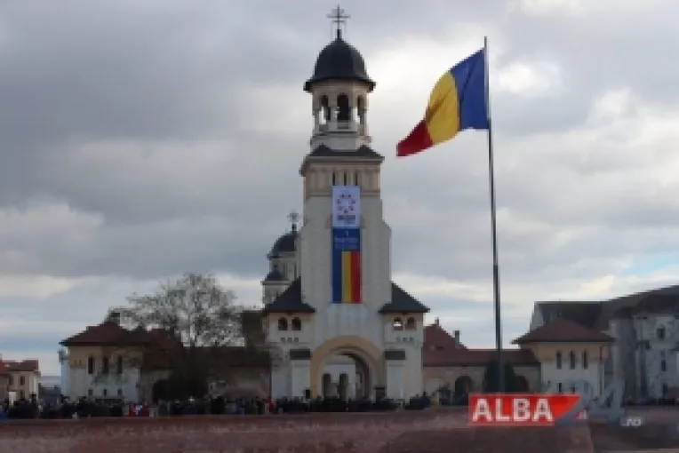 Alba Iulia: O parada militara spectaculoasa si un spectacol de muzica polpulara romaneasca