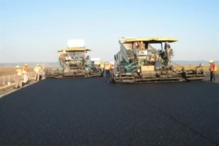 Autostrada Transilvania: Bechtel nu mai are front de lucru si concediaza 800 de angajati. Statul roman nu a platit lucrarile facute in 2010