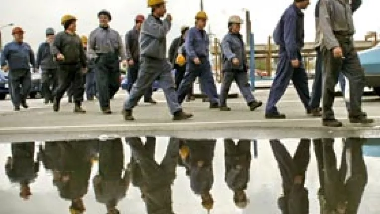 Bechtel concediaza 700 de angajati din cei 1900