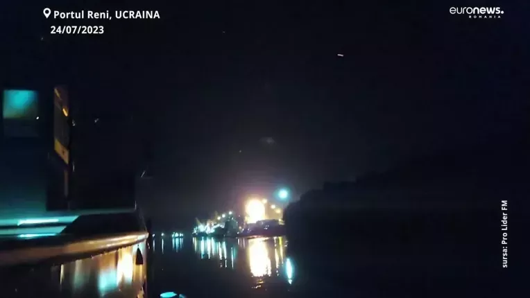 Bombardamente rusesti la 20 de kilometri de Romania. Porturile Reni si Ismail au fost lovite