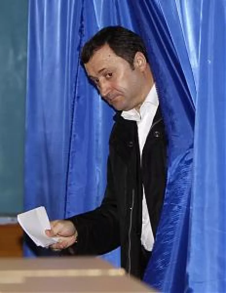 Comunistii pierd din putere.