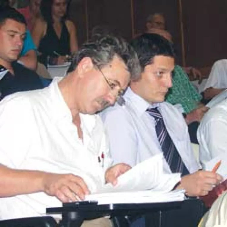 Constantinescu a dat peste nas pedelistilor: "Habar nu aveti de administratie publica"