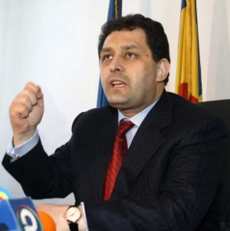 Contrar recomandarii partidului, Vanghelie nu voteaza cu Oprescu