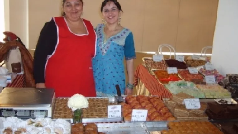 Cornelia Dumitrache si Maria Dinca: "Chiftelute de ceapa de la Agra Palace si baclava, la Sala Dalles!"