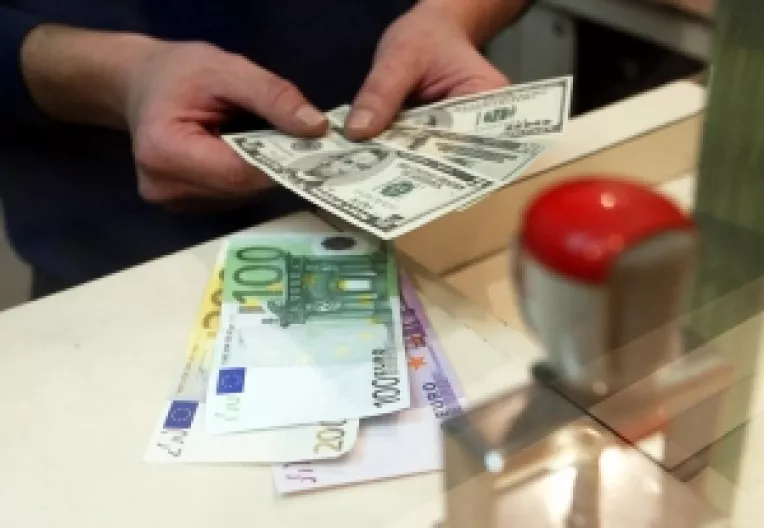 Cursul Euro a atins cel mai redus nivel din ultima luna