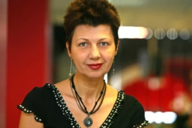 Decapitari la TVR si Radio: Corina Dragotescu si Andreea Pora in bloc-starturi