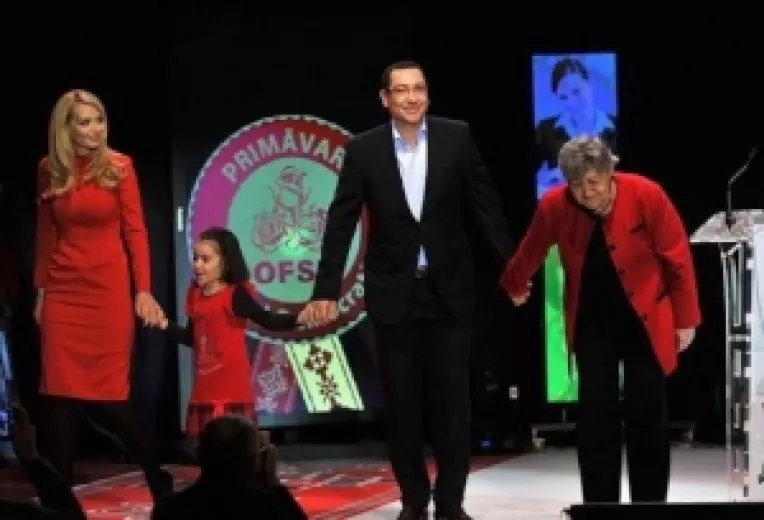 FACEBOOK: Victor Ponta dezavueaza atacarea lui Klaus Iohannis pentru ca nu are copii