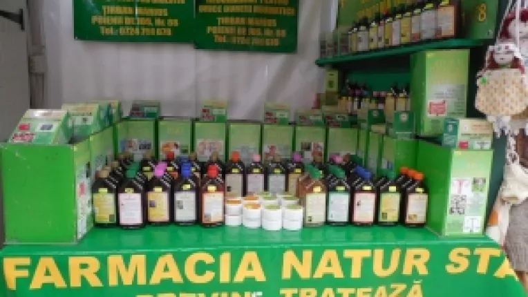 Fitoterapeutul Marius Tirban din Pienii de Jos, Bihor: "Tincturile de merisor si de ghintura sunt cele mai cautate la Bucharest Christmas Market 2015!"