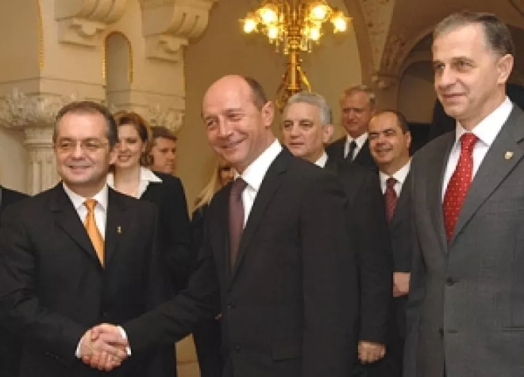 Geoana: Asumarea raspunderii pe legile educatiei, pretext de rupere a coalitiei
