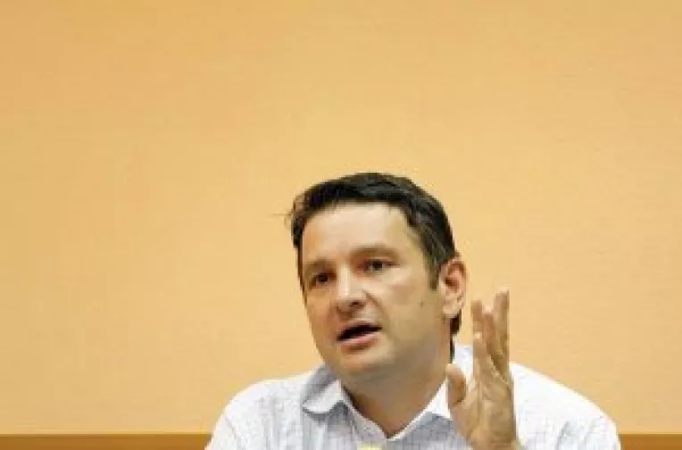 Impotriva amanarii alegerilor