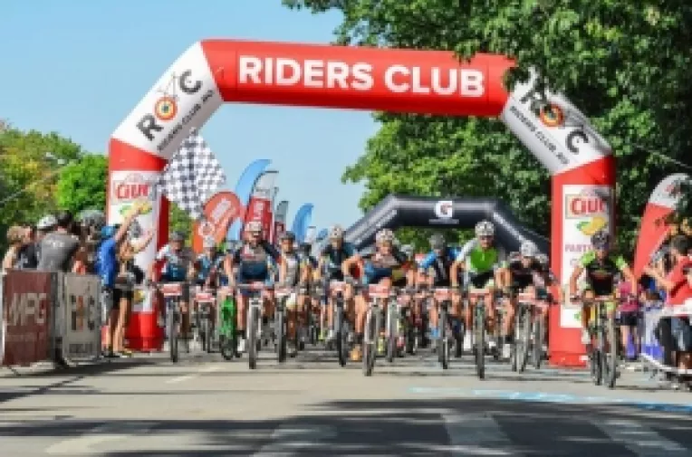 In padurea Baneasa, peste 1.300 de sportivi amatori participa la concursuri de ciclism si de alergare