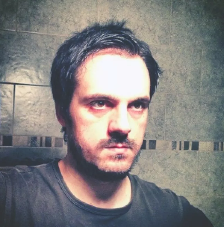 Jurnalistul Iulian Leca il suspecteaza pe ambasadorul Statelor Unite ale Americii in Romania, Hans Klemm, nu de naivitate si  prostie, ci de ticalosie