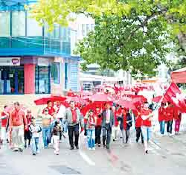 La Mangalia, PSD si PDL se masoara in... marsuri