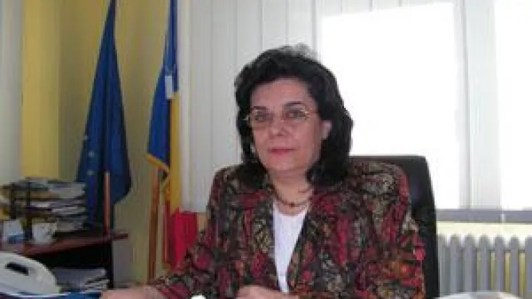 Mai mult cumparam decat vindem