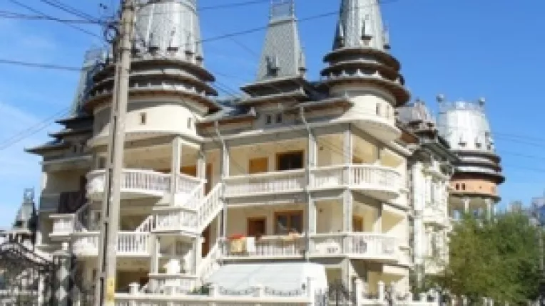 Manelisti si vrajitoare: Averi fabuloase facute prin frauda fiscala ostenativa