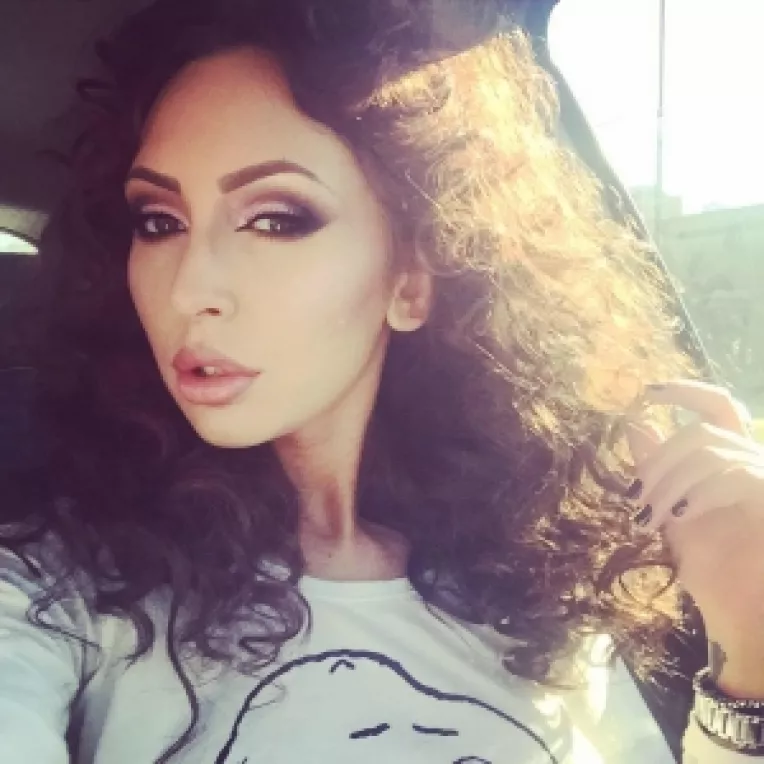 Mesajul Alexandrei Danielescu, nepoata lui Grindeanu, catre protestatarii care profereaza blesteme impotriva familiei premierului