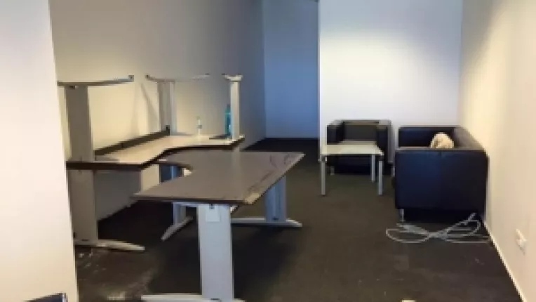 Mihai Gadea a postat pe Facebook fotografii cu noul sau birou