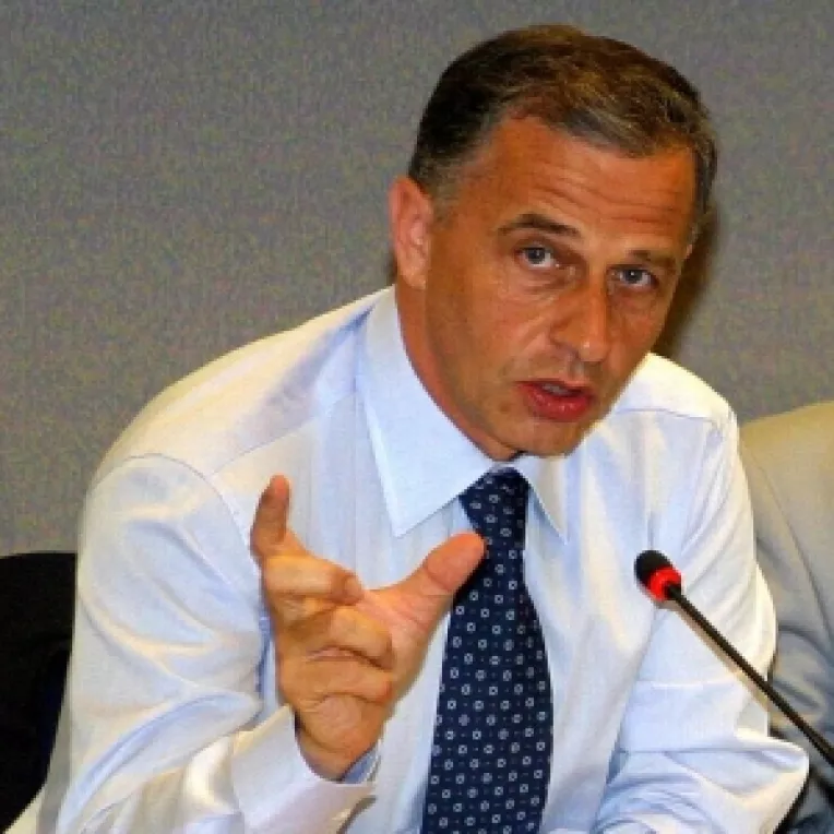 Mircea Geoana: Dupa alegeri, "Moldova va fi in culoarea placuta a rosului"