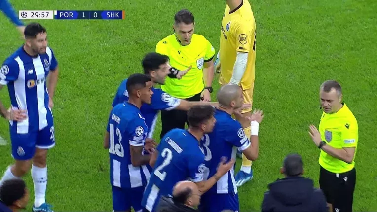 Porto - Sahtior 5-3. Nebunie de meci, gafa de incepator a asistentului lui Istvan Kovacs