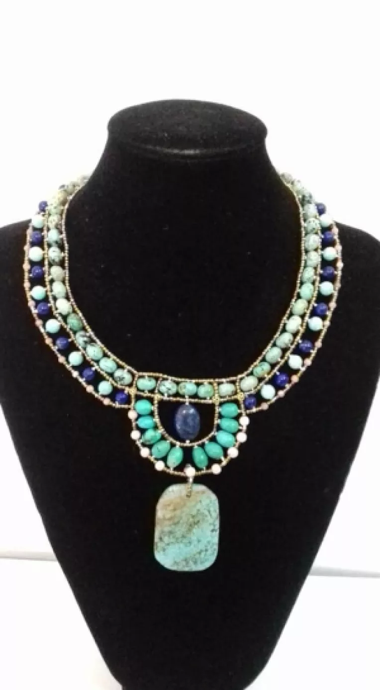 Romanita Blanca Cires: Creez bijuterii din cristale, iar astrologia m-a ajutat in acest sens!