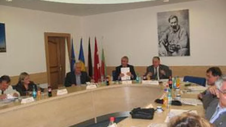 S-au ales apele in consiliile municipale si locale. Se poarta independentii