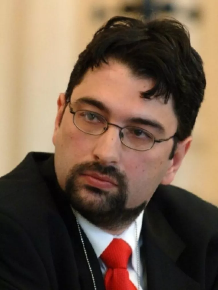 Solutia lui Sever Voinescu: Schimbarea Guvernului va ridica moralul romanilor
