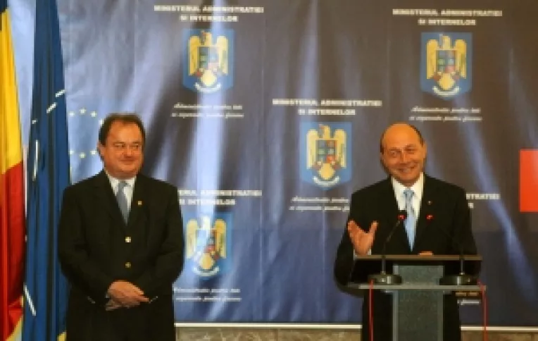 Sub pretextul mitingului politistilor: Basescu il inlatura pe Blaga din Guvern
