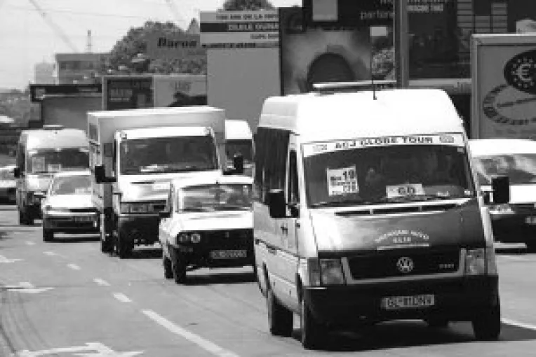Transportul public se impune in fata transportului privat