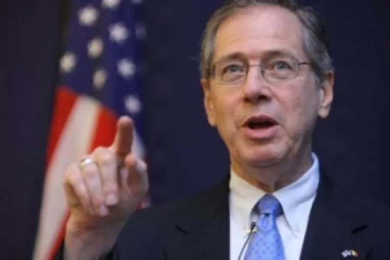 Unde a refuzat Basescu sa mearga: Oprescu s-a intalnit cu ambasadorul SUA, Gitenstein, la resedinta acestuia